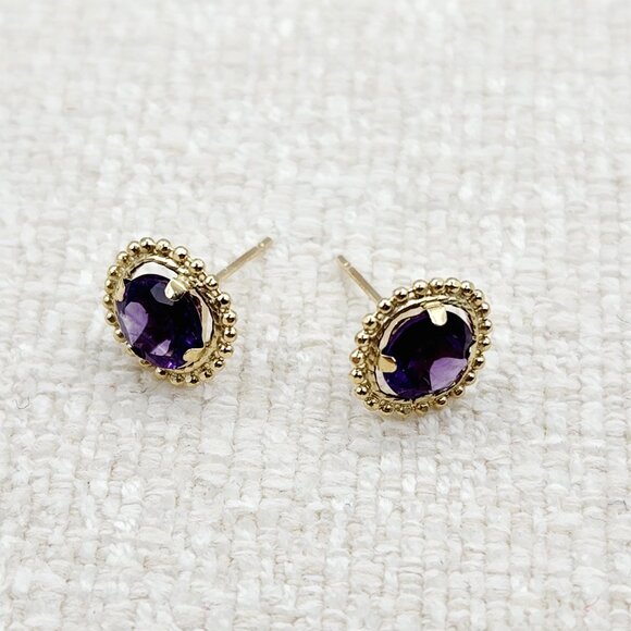 10K Yellow Gold Amethyst 1.5ct (6x6mm)Stud Earrings - Picture 5 of 6